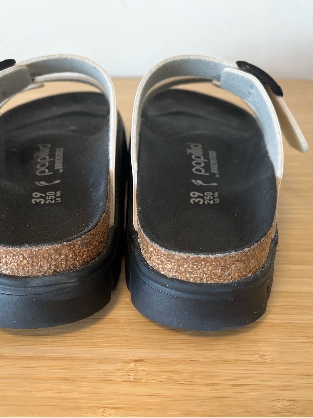 Birkenstock Papillio Arizona White and Black Sandals Sz 39 Platform - Picture 4 of 7
